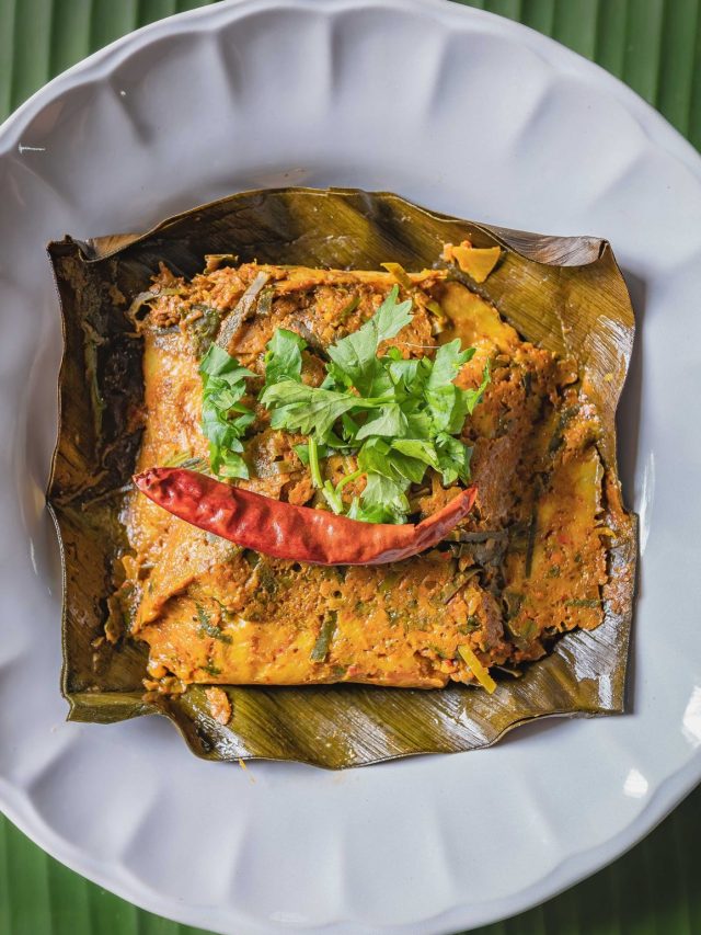 পাতুরি ভুলে যাবেন, এবার বানিয়ে ফেলুন পত্রানী মাচ্ছি; মমহ্..সেই স্বাদ!