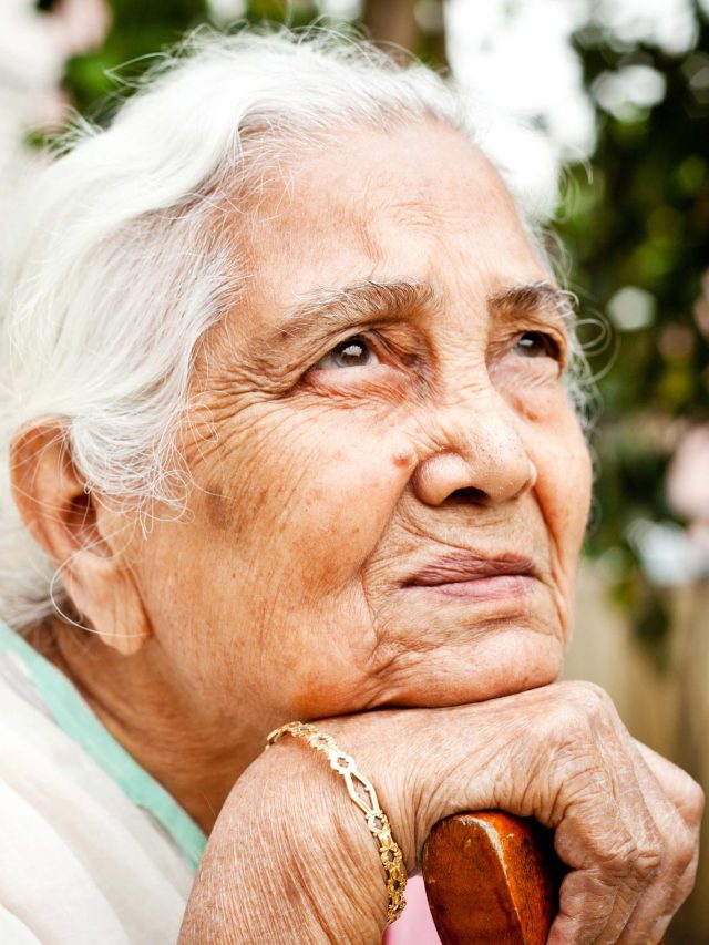 বয়স্কদেরও আয়ুষ্মান ভারত কার্ড, প্রাইভেটে স্বাস্থ্যবিমা থাকলে পাবেন? জানুন