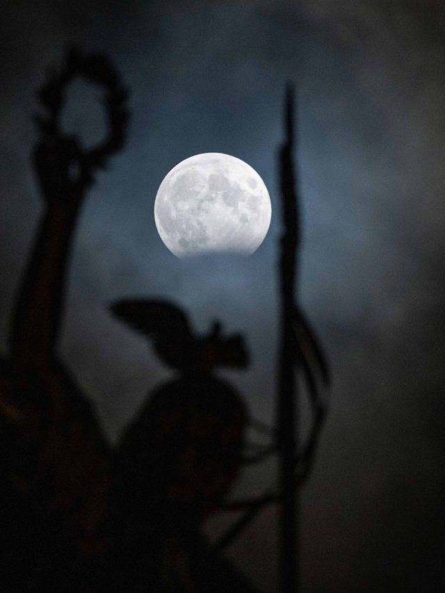 বহুকাল পর পিতৃপক্ষে চন্দ্রগ্রহণ, বুধবার গ্রহণ কখন লাগছে-কখন ছাড়ছে?