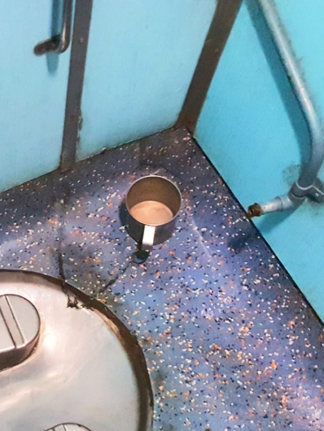 কেন শিকলে বাঁধা থাকে ট্রেনের মগ? উত্তর কারও মাথাতেই আসবে না