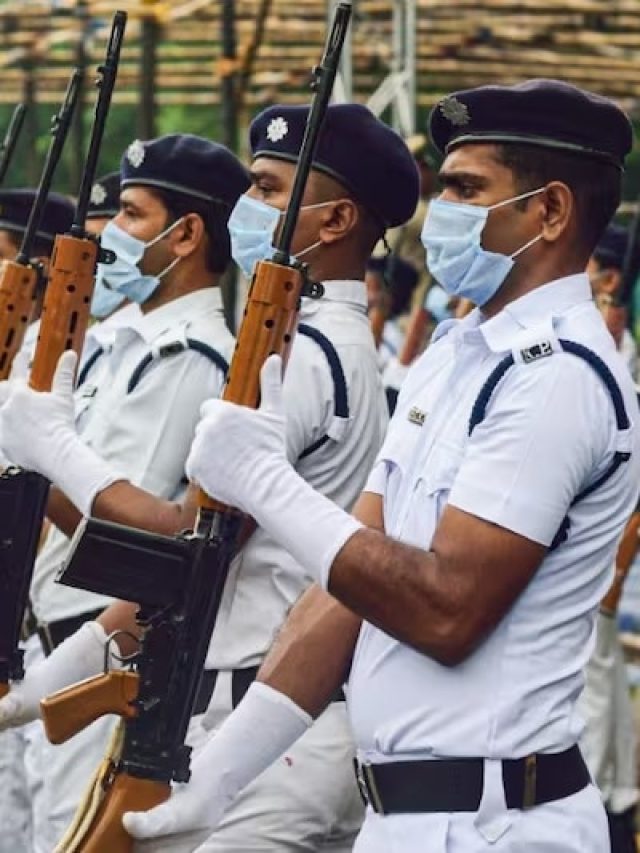 কলকাতা পুলিশের উর্দির রং সাদা কেন? কারণ জানলে তাক লেগে যাবে