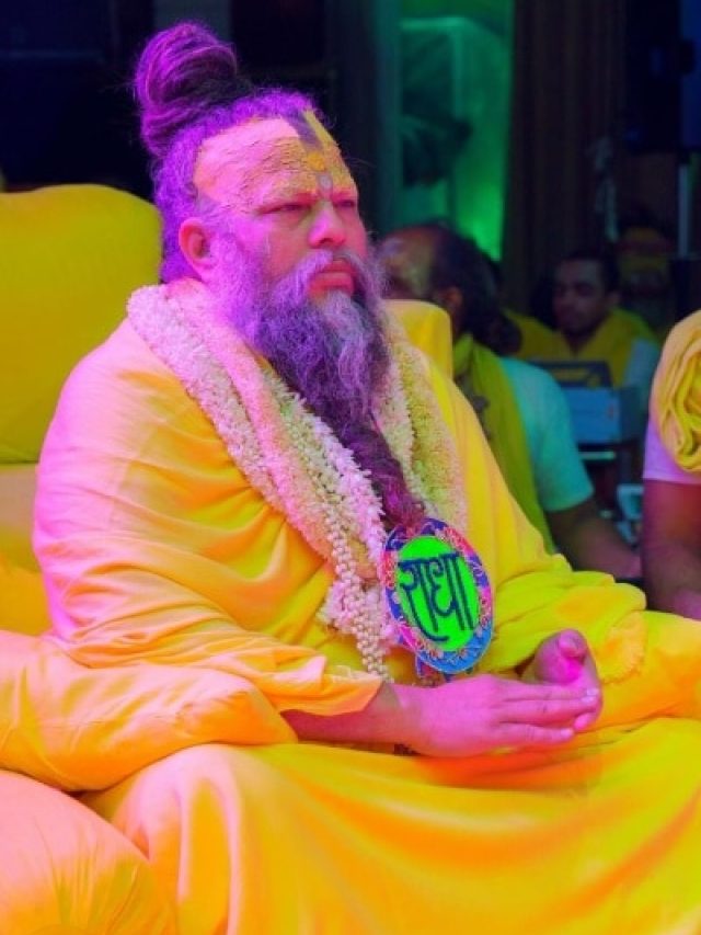 प्रेमानंद महाराज ने कहा घर से निकलते वक्त कर लें ये काम, कोई नहीं कर पाएगा बाल बांका