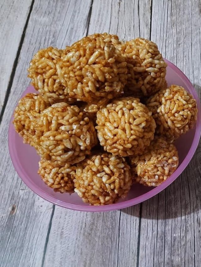 গণেশর প্রিয় মুচমুচে মুড়ির মোয়া বানান এভাবে! রেসিপি