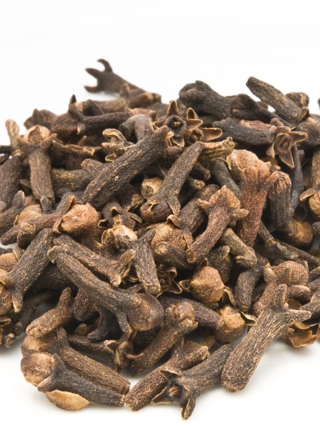 লবঙ্গ থেকেই হবে টাকার গাছ, শুধু এখানে রেখে দেখুন ম্যাজিক