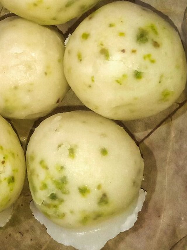 জনাইয়ের বিখ্যাত মিষ্টি মনোহরা বানানোর সেরা কায়দা এটা! রইল রেসিপি