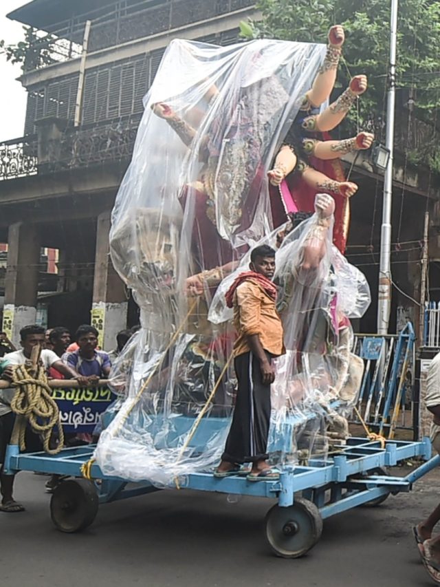 পুজোয় ভাসবে বাংলা! কোন কোন জেলায় কবে ঝড়- বৃষ্টি হবে? আবহাওয়ার আপডেট