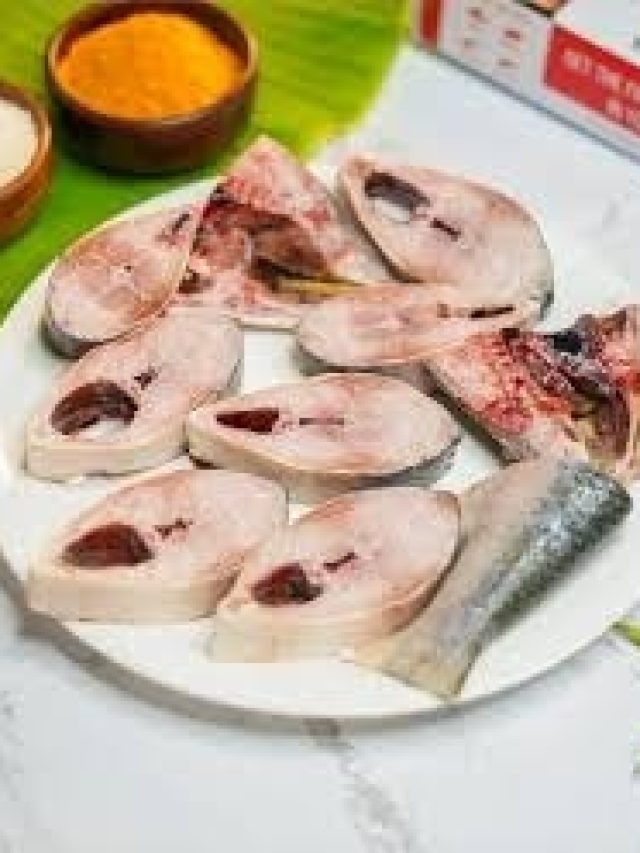 ইলিশ রান্নার স্বাদ অনেকটা নির্ভর করে ধোয়ার কৌশলে, জানেন?