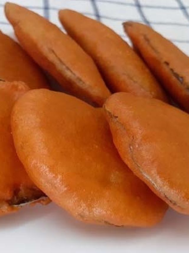 বেগুনি বানাতে গিয়ে এই ভুলটাই করে সবাই, তাই মুচমুচে হয় না