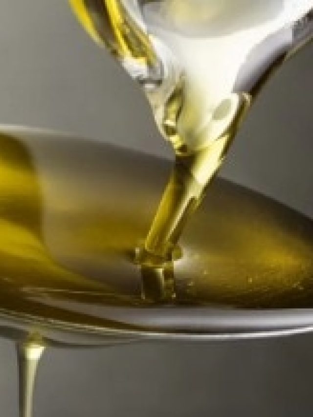 নারকেল তেলের  শিশিতে ফেলুন এই ফুল, পাকা চুল কালো হবে, গজাবেও