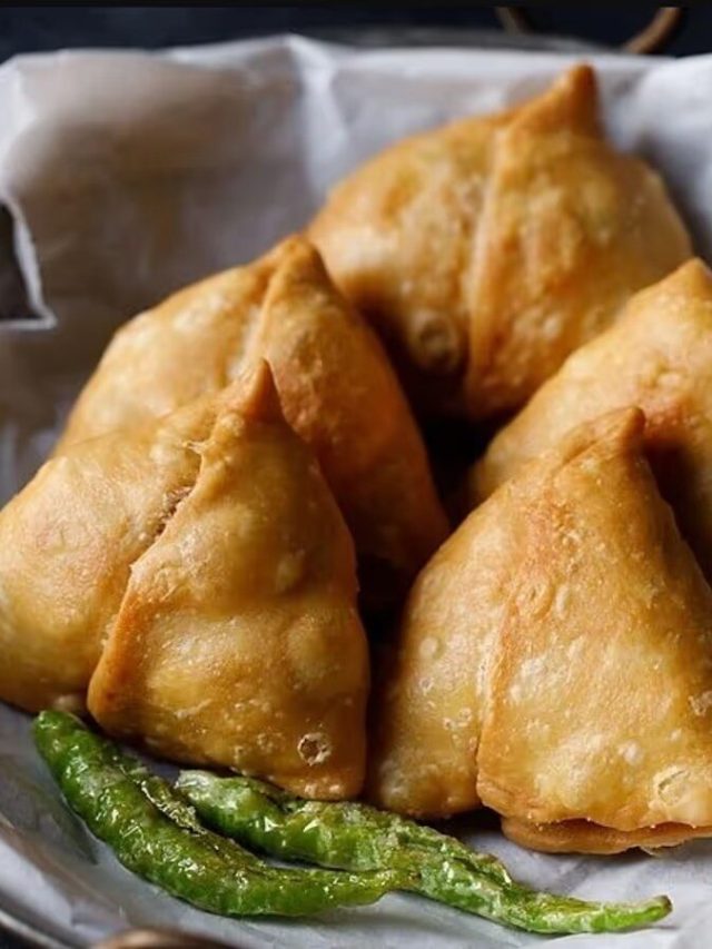 কলকাতার এই ৬ দোকানের শিঙাড়াই সেরা, খেয়েছেন?