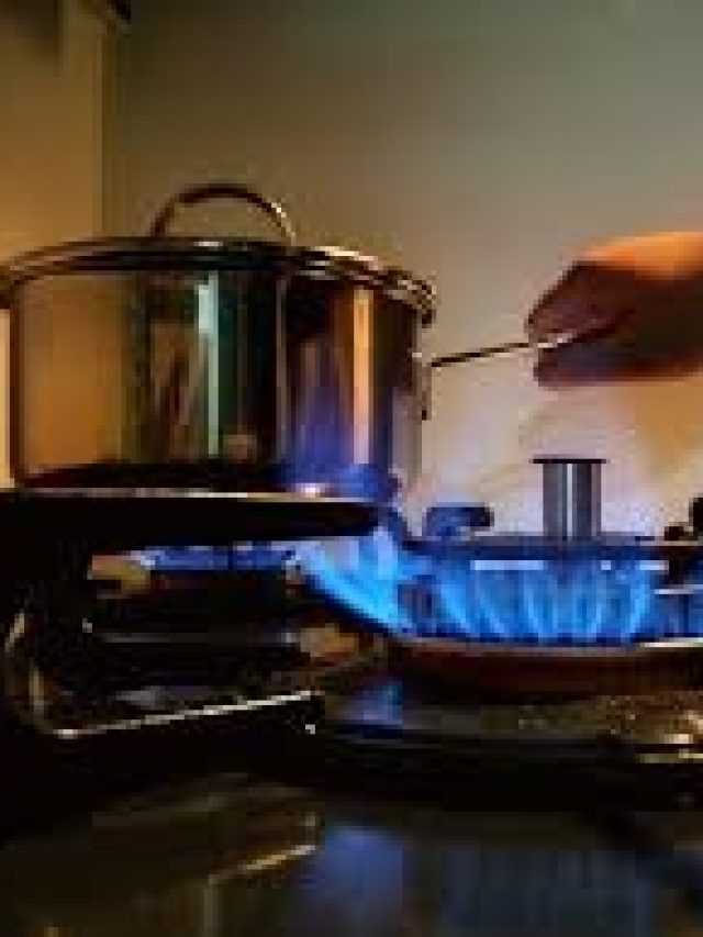 পুজোর আগে আপনার সিলিন্ডারে গ্যাস ফুরোবে কি না বুঝুন এভাবে