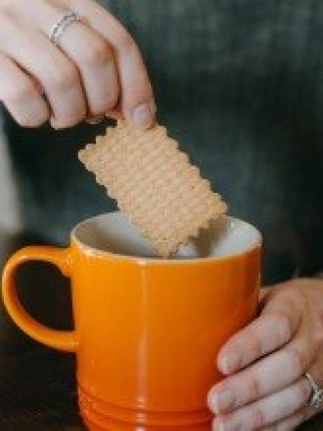 চায়ে বিস্কুট ডুবিয়ে খেলে এসব হয়,  অনেকেই জানেন না