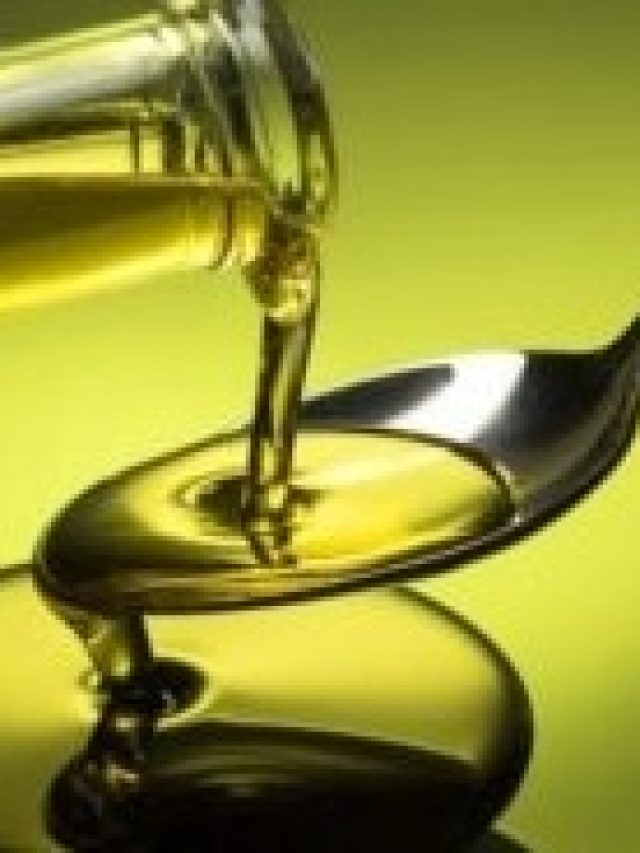 এই পাতা বেটে মেশান নারকেল তেলে, কালো কুচকুচে চুল গজাবে বুড়ো বয়সেও