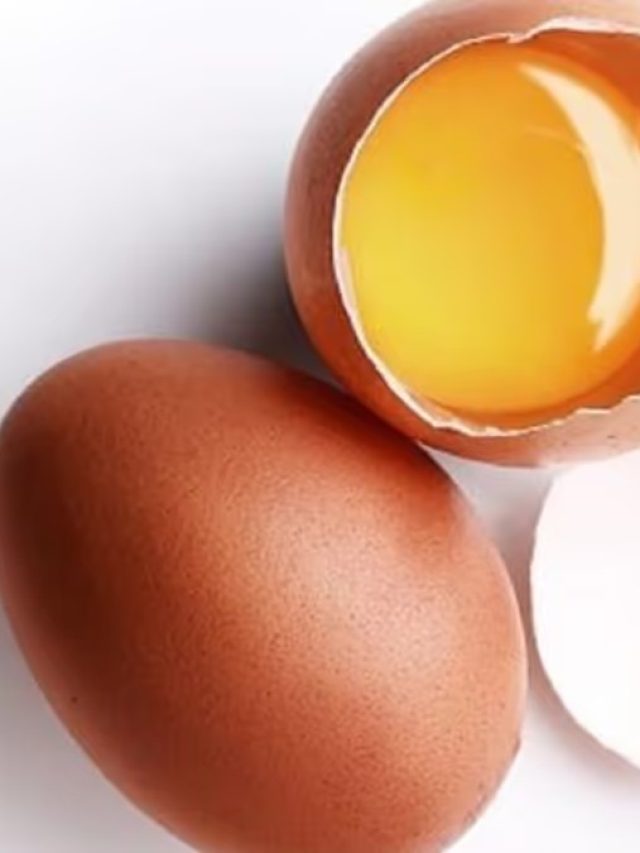 বাজার ছেয়েছে ক্ষতিকর নকল চিনা ডিমে, এভাবে চিনুন