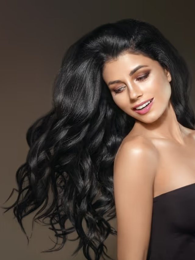 এই পাতা শুধু চেবান,  কুচকুচে কালো চুল গজাবে বুড়ো বয়সেও, পাকবে না আর