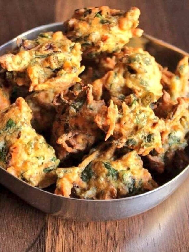 আলুর পকোড়া দোকানের মুচমুচে হবে এভাবে বানালে, খুব সোজা