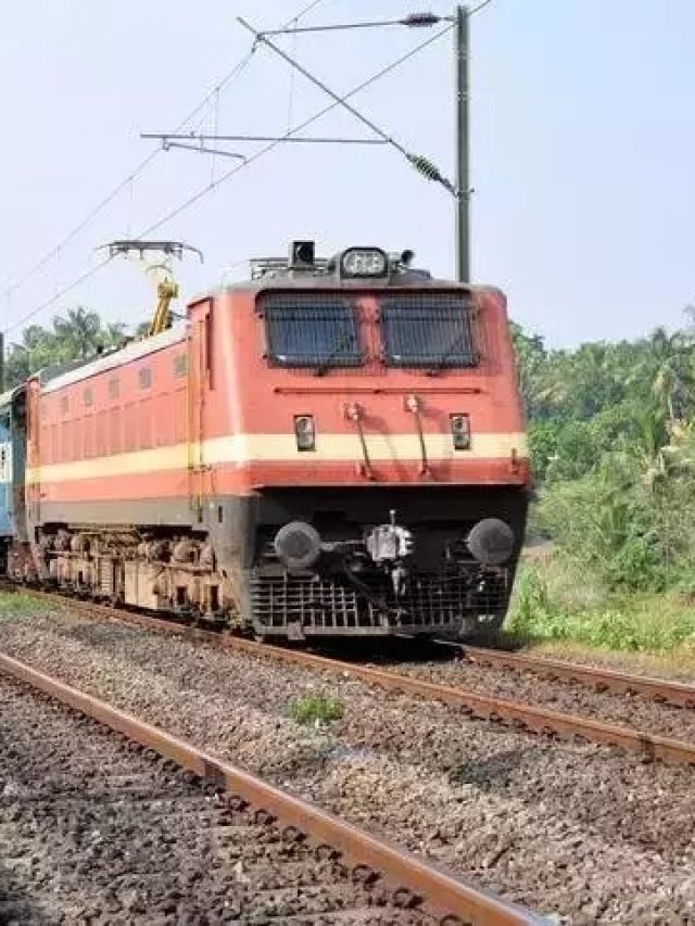 ট্রেন রাতে কেন বেশি স্পিডে চলে? কারণটা জেনে নিন