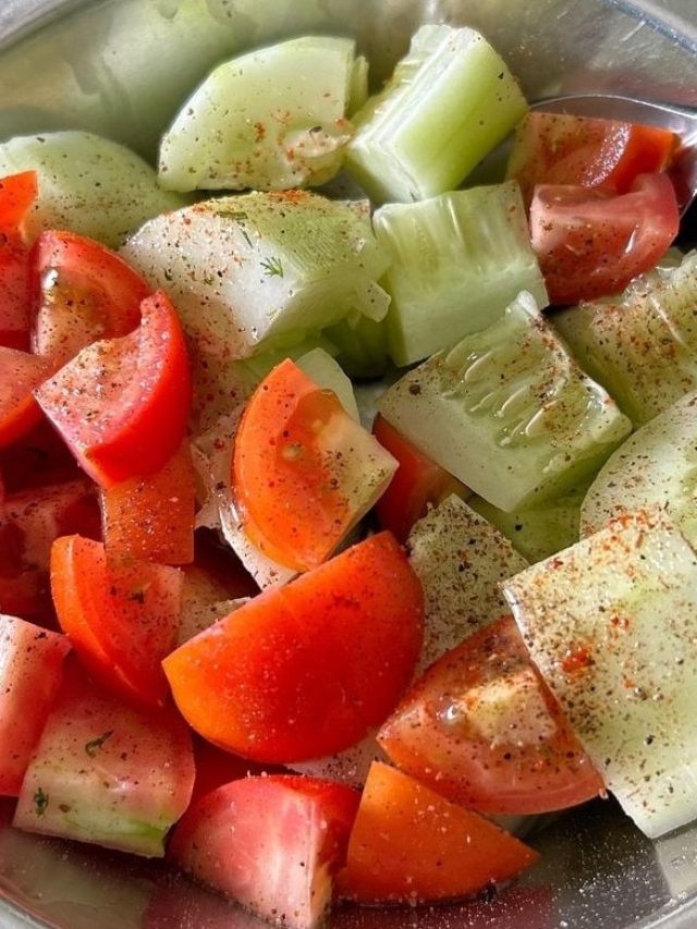 শসার সঙ্গে টমেটো খেলে কী হয় জানেন?