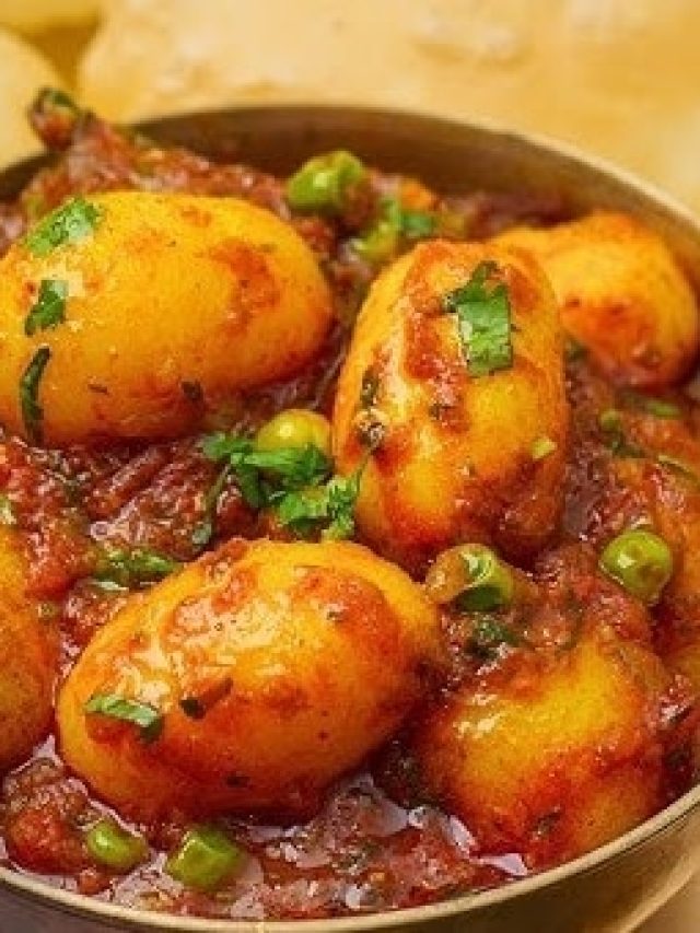 আলুর দমে দিন এই মশলা, রাস্তার দোকানের মতো হবে টেস্টি