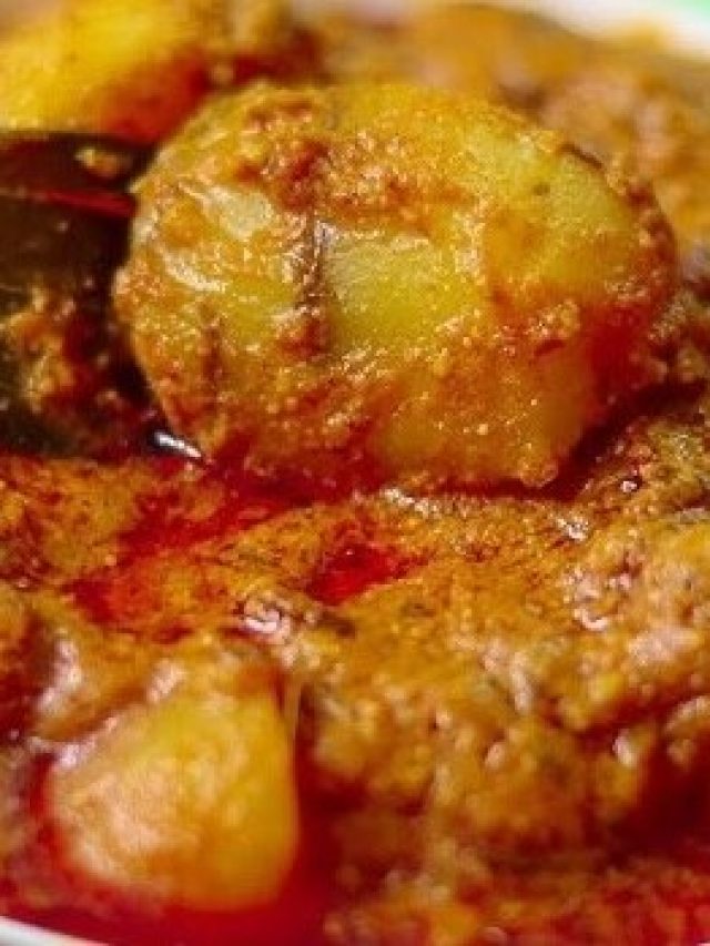 আলুর দমে দিন এই মশলা, দোকানের মতো হবে টেস্টি