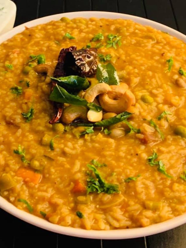 টমেটো দিয়ে নিরামিষ অড়হর ডাল, শেষে কী দিলে বাড়বে স্বাদ? মায়েদের টিপস