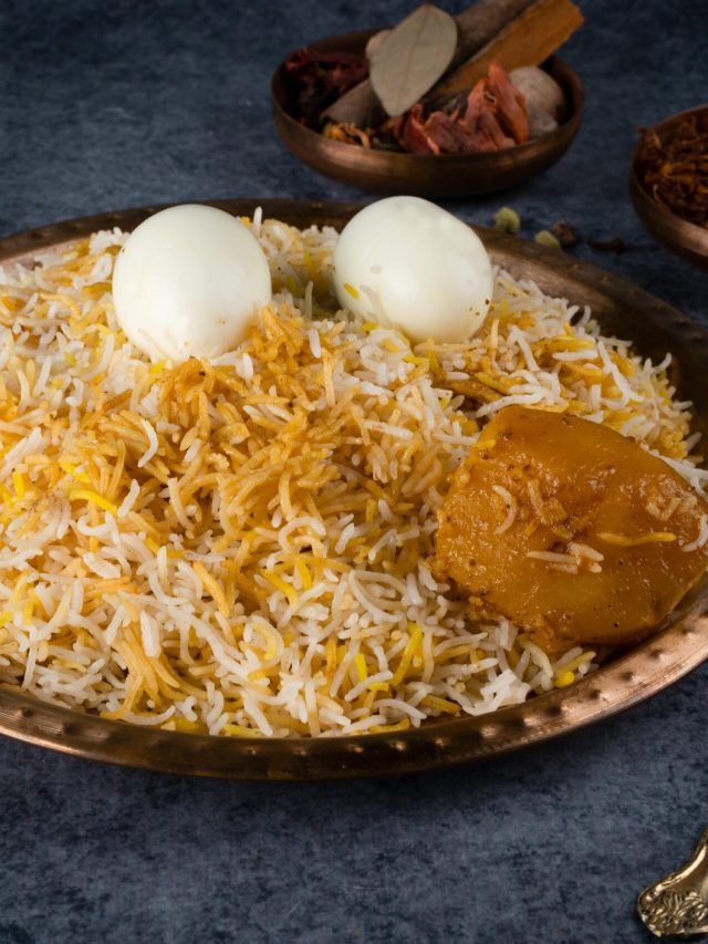 মাটন-চিকেন লাগবে না, ডিম বিরিয়ানি বানিয়ে তাক লাগিয়ে দিন