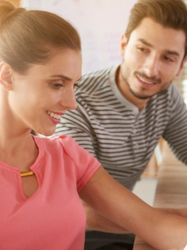 কেউ আপনাকে মনে মনে পছন্দ করে? বুঝুন এই ৬ ইশারায়