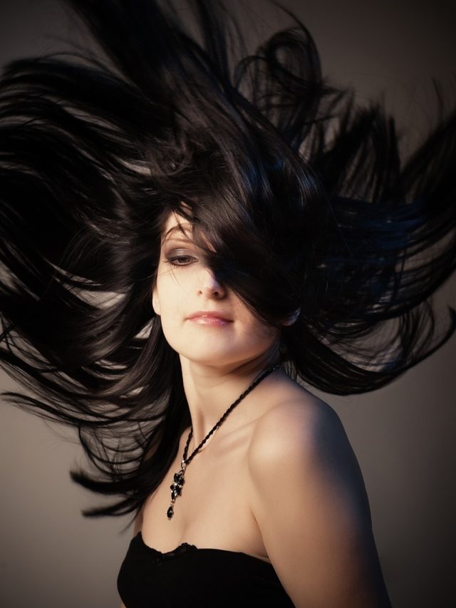 নারকেল তেলের সঙ্গে মাথায় লাগান এই খাওয়ার জিনিস, চুল ঝরবে না