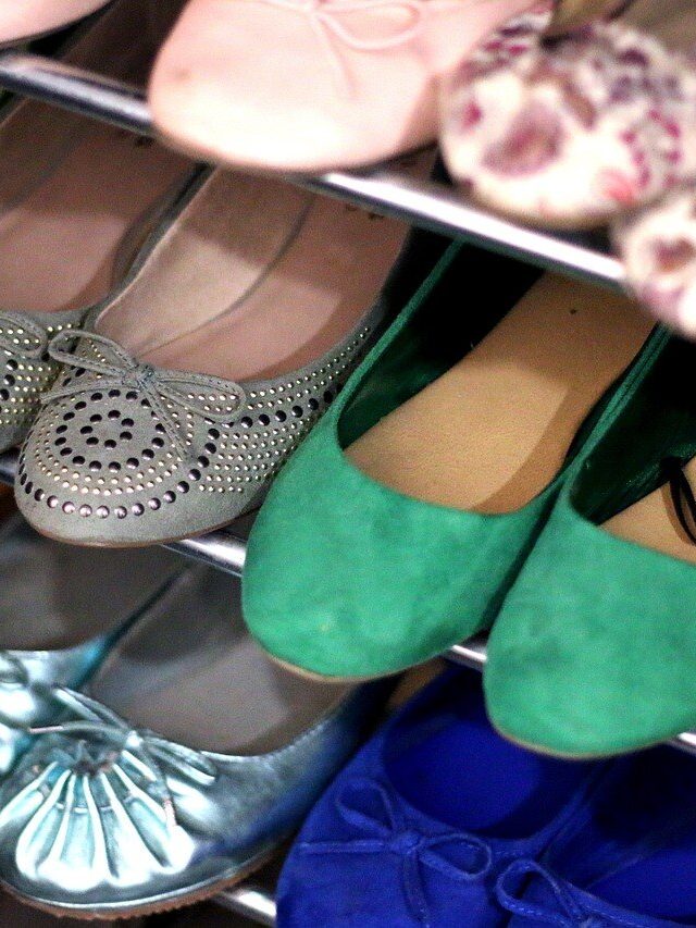 ভুলেও বাড়ির এই জায়গায় জুতো-চপ্পল রাখবেন না,সংসারে অশান্তি বাড়বে