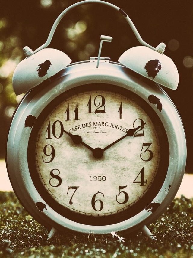 নতুন ঘড়িতে কেন ১০:১০ বেজে থাকে? ৯৯ শতাংশ মানুষ জানেন না