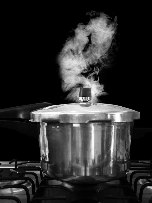 প্রেশার কুকারে কতটা জল দিলে ভাত হবে ঝরঝরে? জানুন