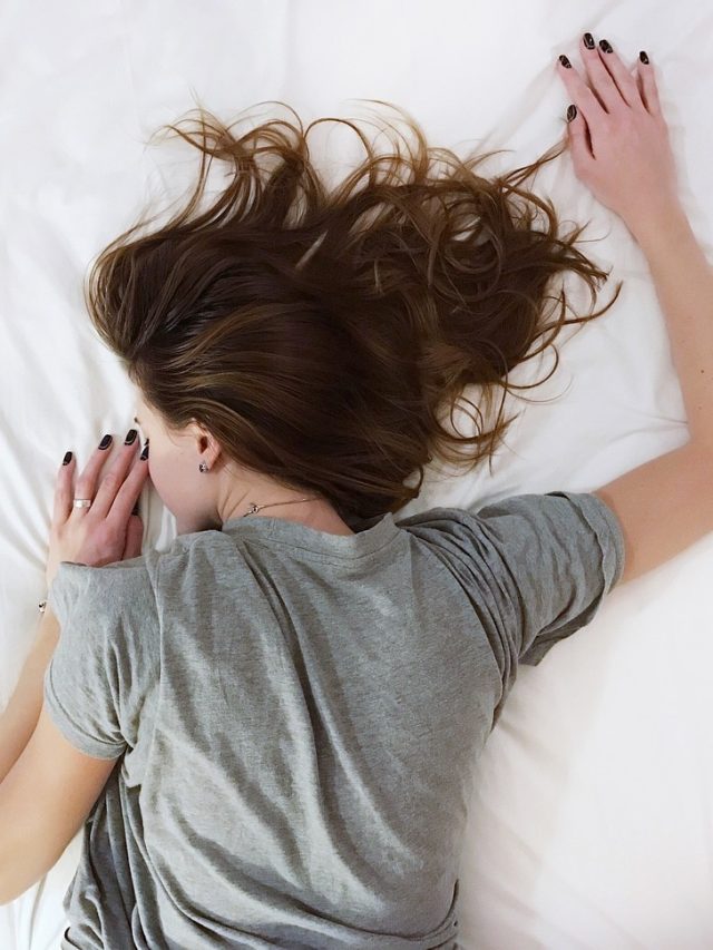 ঘুমনোর সময় লিভার ড্যামেজের এই ৫ লক্ষণ দেখা যায়,অবহেলা করবেন না