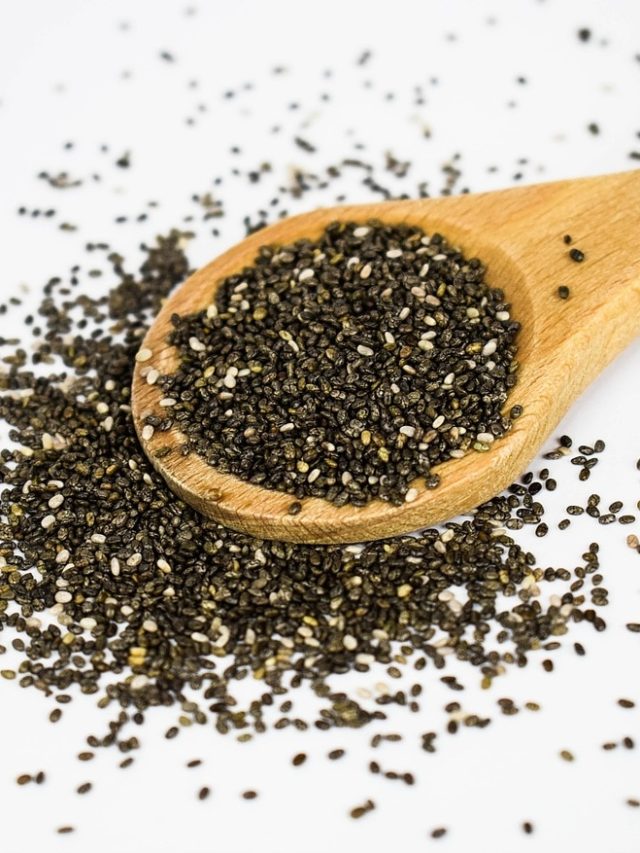 চিয়া বীজ খেলে শরীরে ঠিক কী কী হয়? সত্যিটা জানা জরুরি