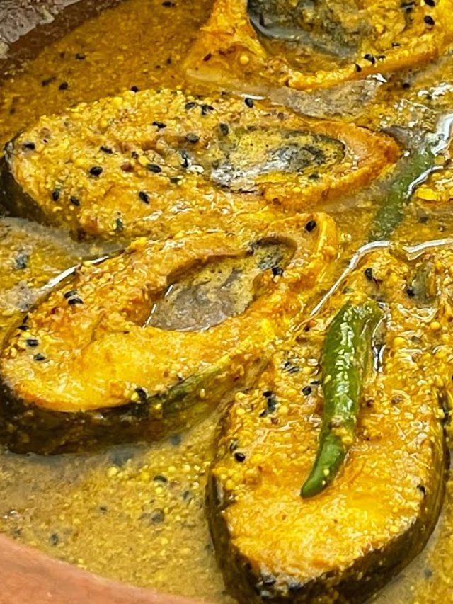 বাঙালরা ইলিশ রান্নায় পেঁয়াজ দেয় না, ঘটিদের কারণটা জানা দরকার