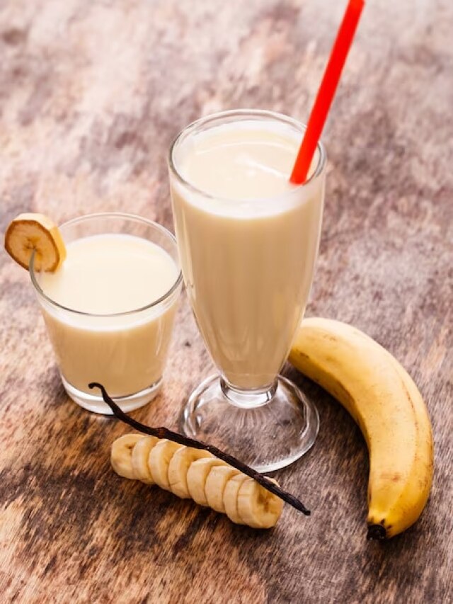 क्या आप भी खाते हैं दूध के साथ केला? आचार्य बालकृष्ण से जानें क्यों ऐसा करना है गलत