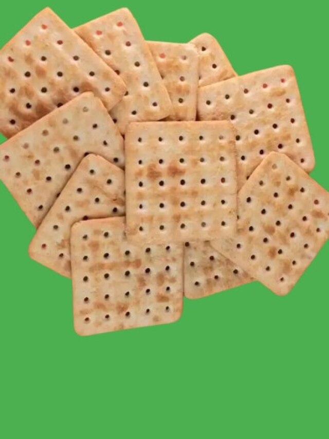 বিস্কুটের গায়ে ফুটো থাকে কেন? বেশিরভাগ লোকই জানেন না