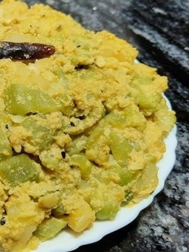 ঘটি বাড়ির মতো ঝিঙে আলু পোস্ত বানান এই কায়দায়, রেসিপি