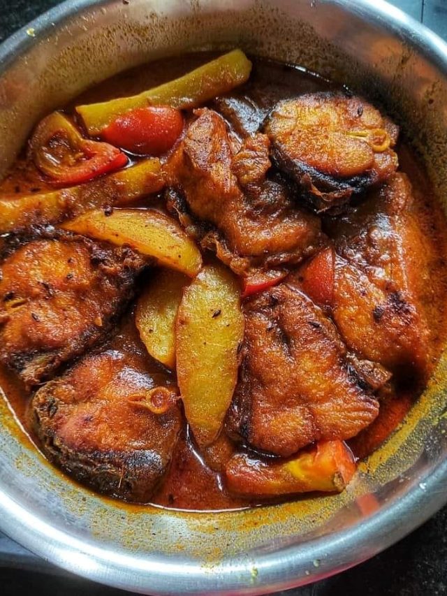 কাতলা মাছের ঝোলে দেওয়া হয় এই ফোড়ন, সাবেকী পদেই উঠবে একথালা ভাত