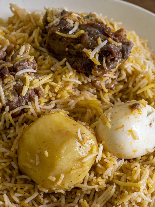 এই ২ জিনিসই কলকাতা বিরিয়ানির স্বাদ বাড়িয়েছে, উত্তরটা জানা আছে?