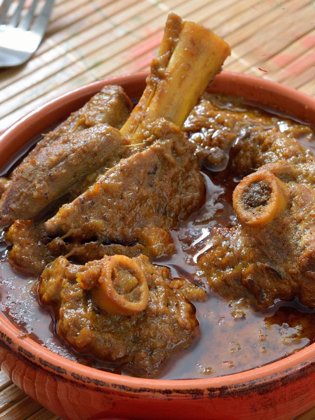 স্বাদ হবে খাসা, চাটবেন আঙুল, কোন পাত্রে রান্না করবেন মাটন?