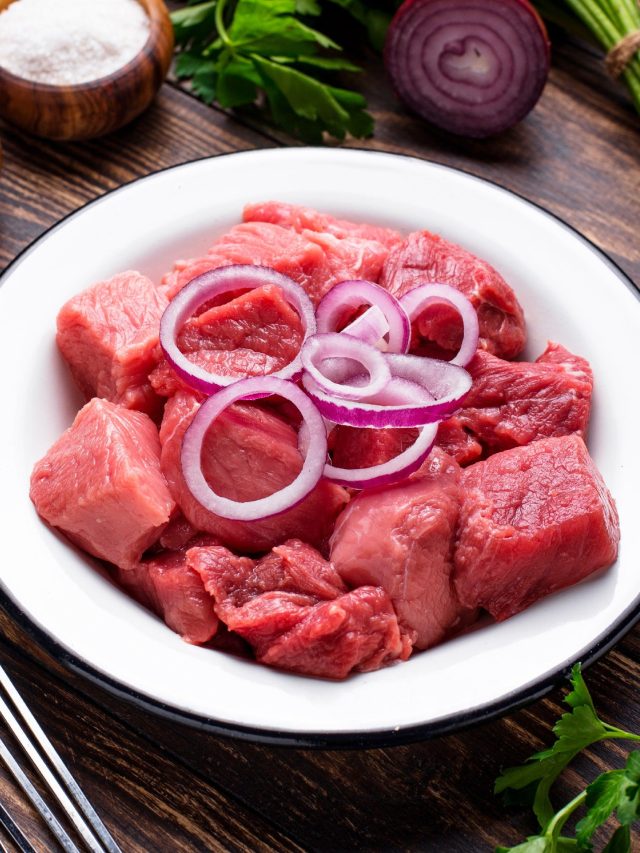 বুড়ো পাঁঠার মাংস থেকে বোটকা গন্ধ? দূর করতে দিদিমার সিক্রেট টিপস