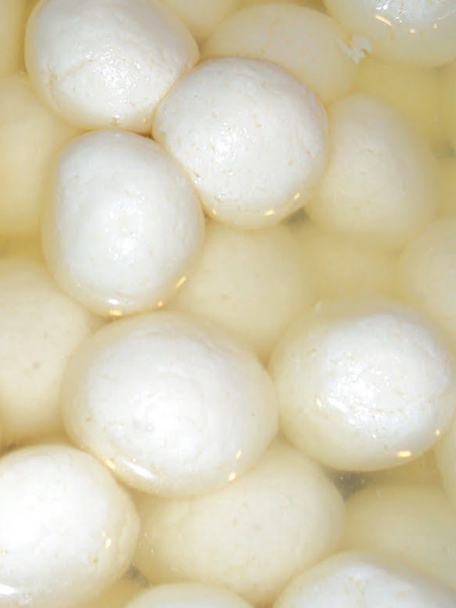 ছানা কাটার ঝামেলা নেই, ১ টা উপকরণেই হবে স্পঞ্জি রসগোল্লা