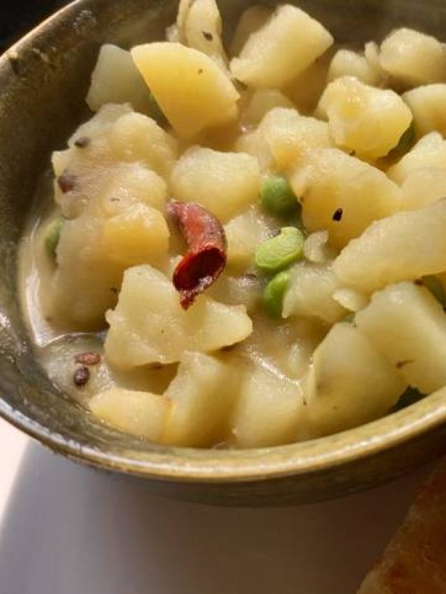 লুচির সঙ্গে জমবে ভাল, ২ জিনিসেই সেরা বাঙাল বাড়ির সাদা আলুর তরকারি