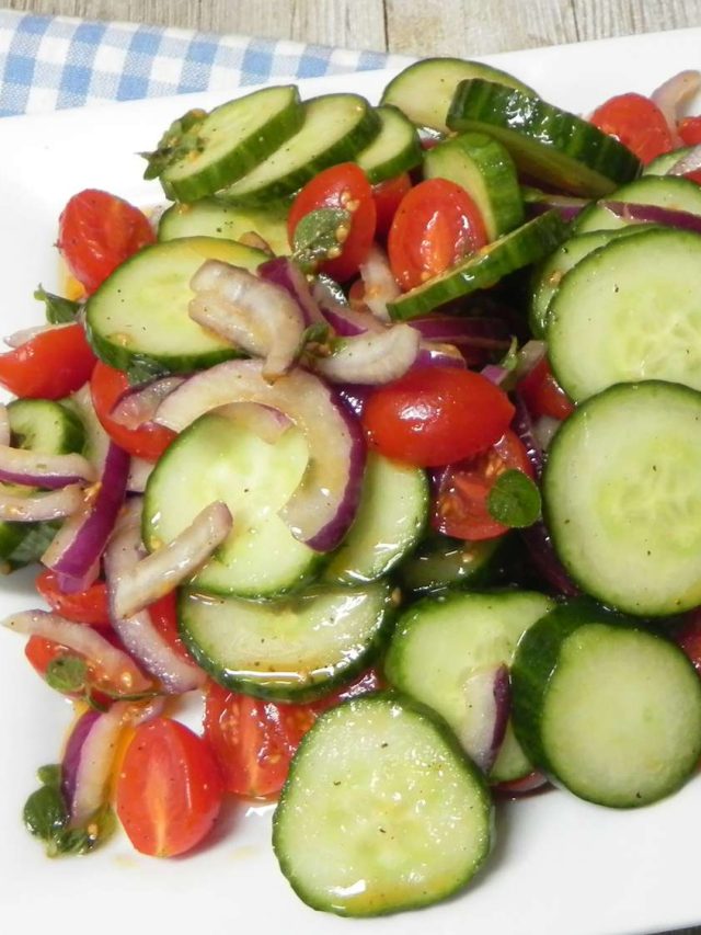 শসার সঙ্গে টমেটো খাওয়া কি আদৌও উচিত? কারণটা অনেকেই জানেন না