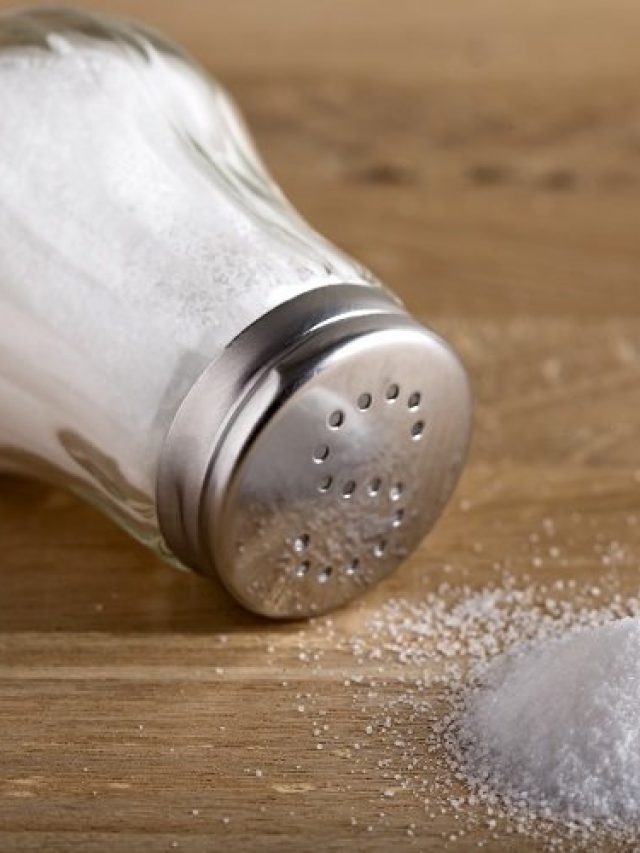 ভুলে ২ বার নুন দিয়ে ফেলেছেন রান্নায়? সামাল দিন ৫ ট্রিকসে