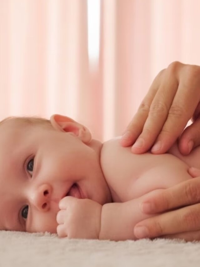 শিশুকে তেল মালিশের সময় এই ৫ ভুল নয়, নতুন মা-বাবারা জানুন