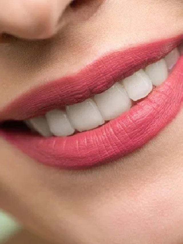 ব্রাশে লাগান এই জিনিস, ১ সপ্তাহে সাদা দাঁত ঝিলিক মারবে