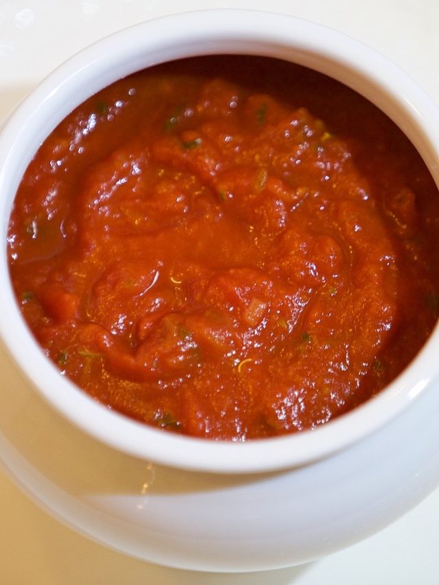 টমেটো সস বেশি খেলে কী হয়? চেটেপুটে খাওয়ার আগে জেনে নিন