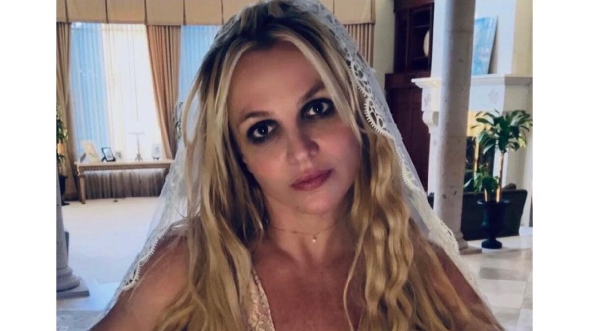 3 बार झेला तलाक का दर्द, सालों परिवार ने रखा कैद, करोड़पति सिंगर ने खुद से रचाई शादी