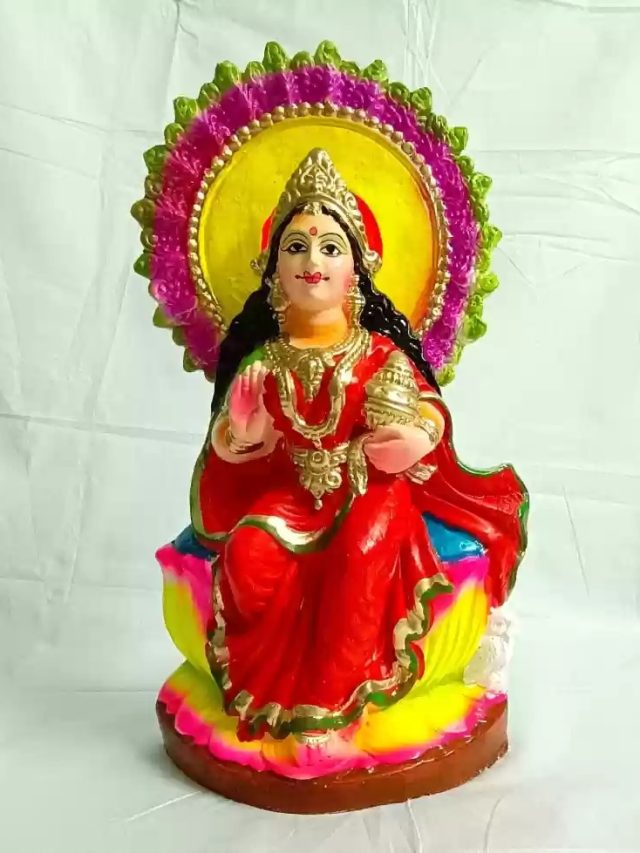 এসব ইঙ্গিতেই বুঝবেন আপনার উপর তুষ্ট হয়েছেন দেবী লক্ষ্মী?